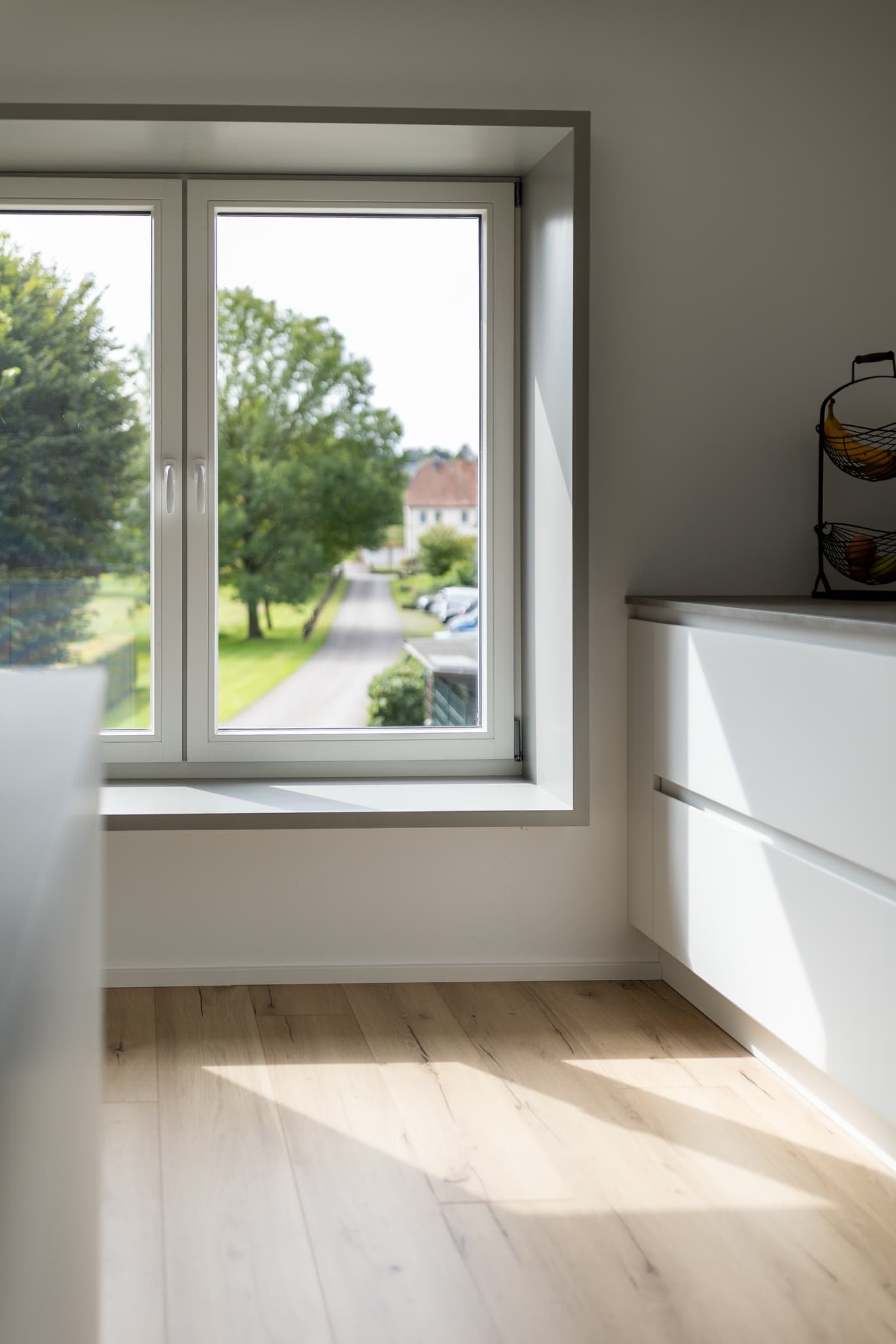 Sitzfenster in der Küche: Sitzbank am Fenster – auch bei schmaler Wand